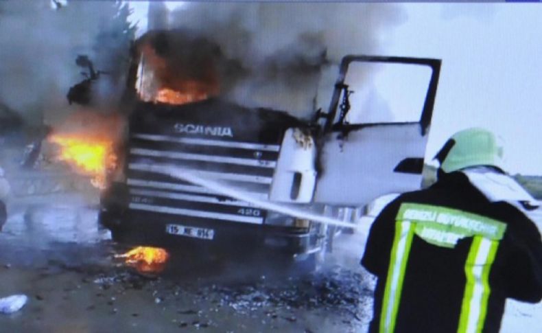 Akaryakıt istasyonunda TIR'da korkutan yangın